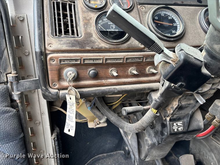 image for item FC1757 1993 Freightliner FLD120 dump truck