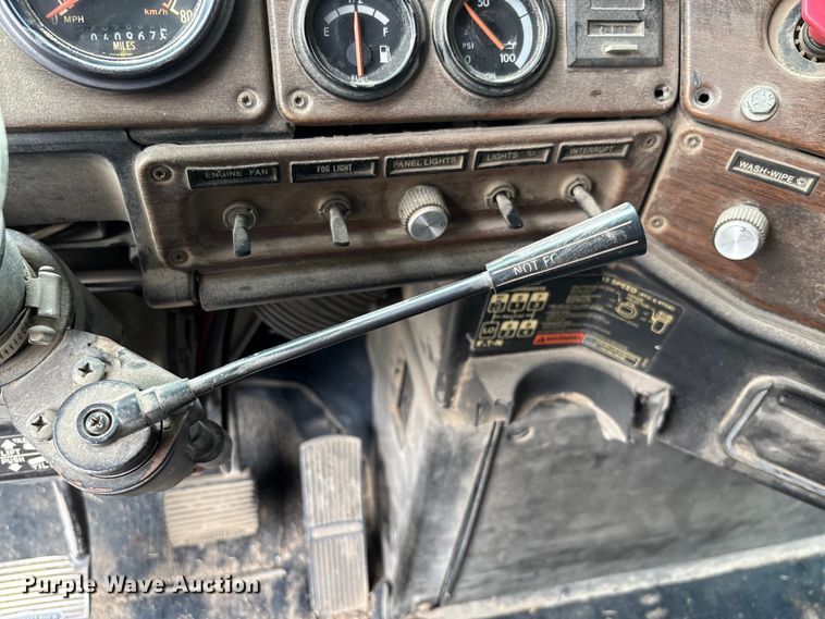 image for item FC1757 1993 Freightliner FLD120 dump truck