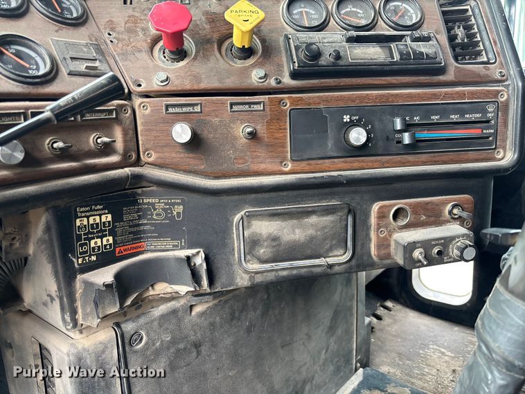 image for item FC1757 1993 Freightliner FLD120 dump truck