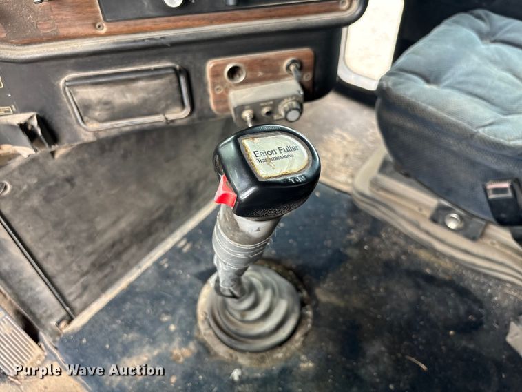 image for item FC1757 1993 Freightliner FLD120 dump truck