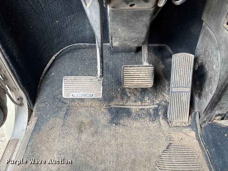 image for item FC1757 1993 Freightliner FLD120 dump truck