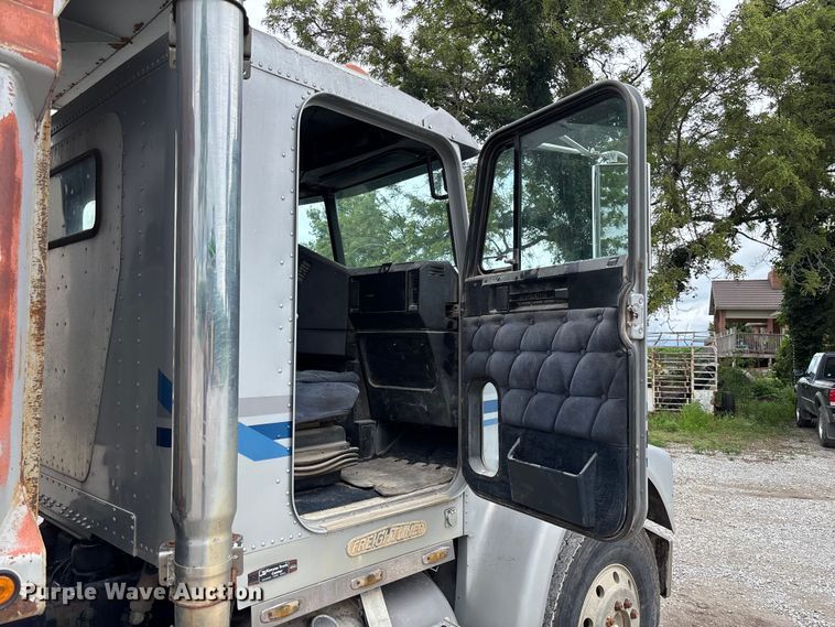 image for item FC1757 1993 Freightliner FLD120 dump truck