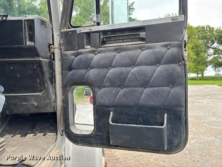 image for item FC1757 1993 Freightliner FLD120 dump truck