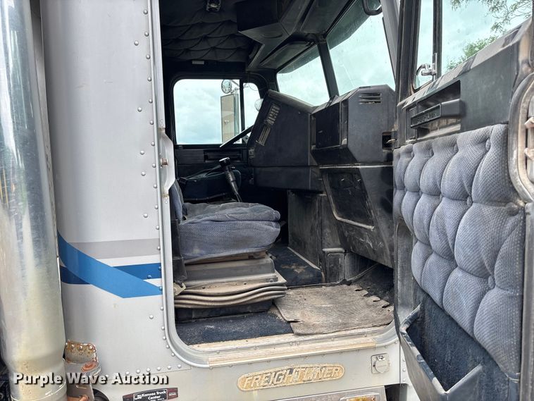 image for item FC1757 1993 Freightliner FLD120 dump truck