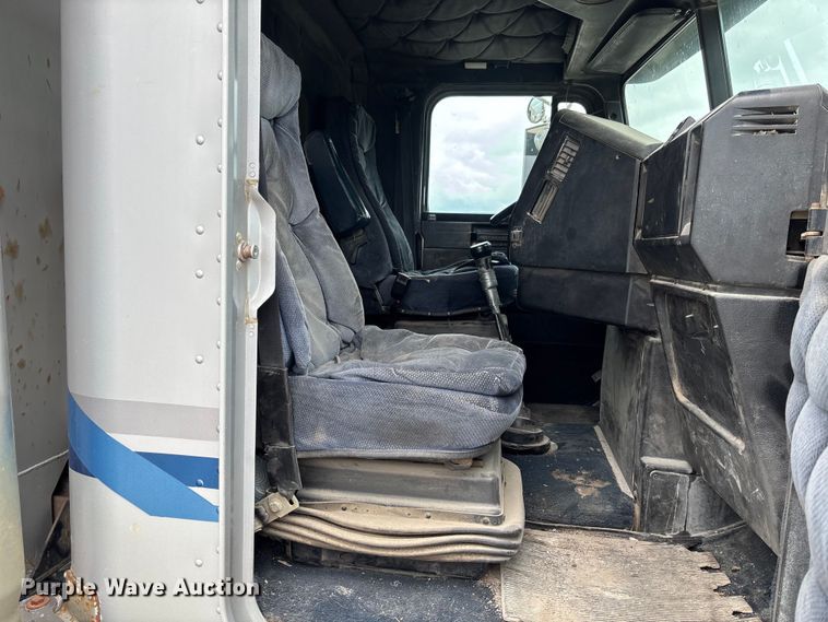 image for item FC1757 1993 Freightliner FLD120 dump truck