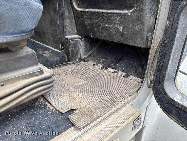 image for item FC1757 1993 Freightliner FLD120 dump truck