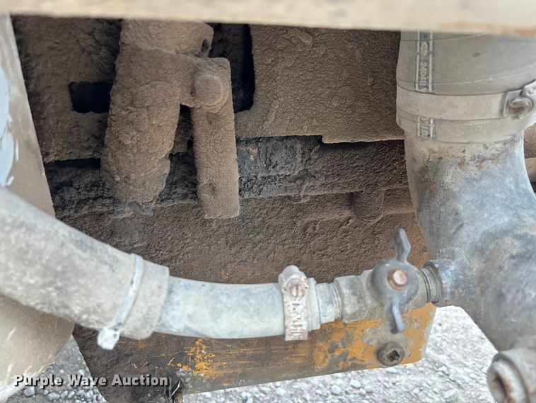 image for item FC1757 1993 Freightliner FLD120 dump truck