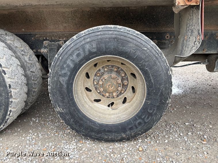 image for item FC1757 1993 Freightliner FLD120 dump truck