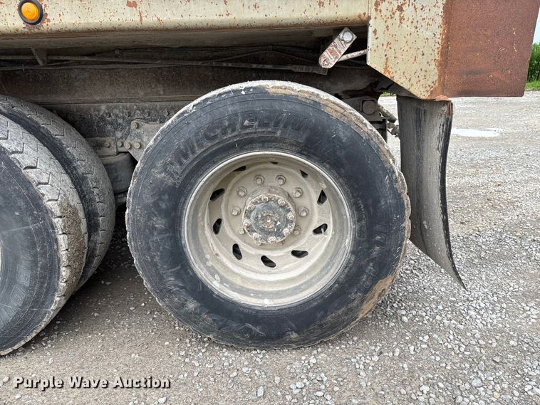 image for item FC1757 1993 Freightliner FLD120 dump truck