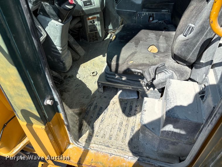 image for item FC1829 2005 Kawasaki 85ZV wheel loader