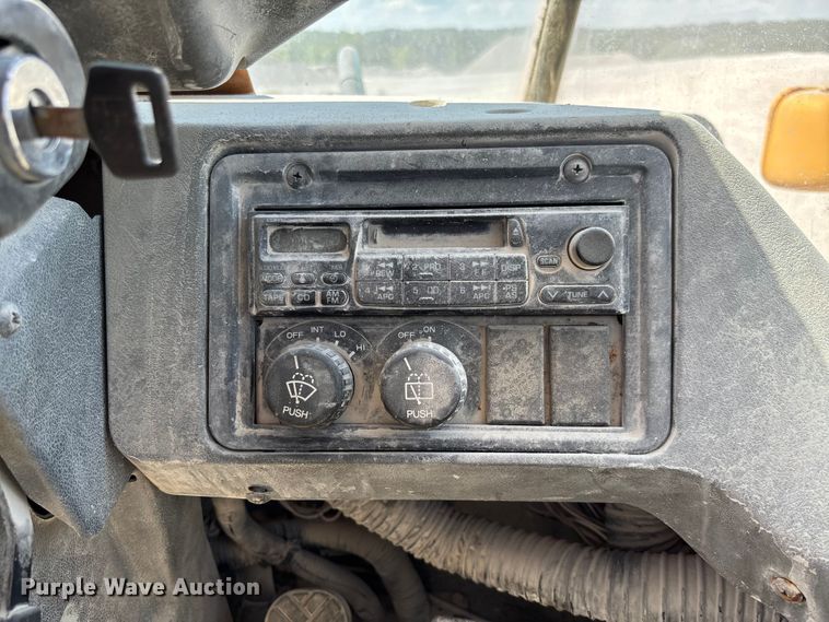 image for item FC1829 2005 Kawasaki 85ZV wheel loader