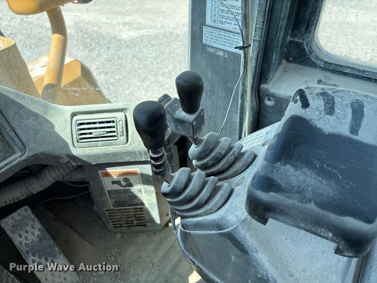 image for item FC1829 2005 Kawasaki 85ZV wheel loader