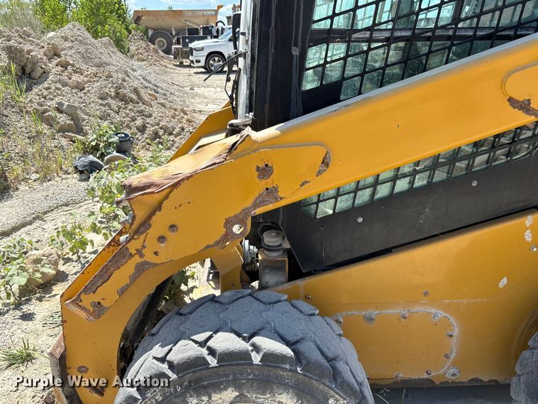 image for item FC1832 2019 Caterpillar 262D skid steer loader
