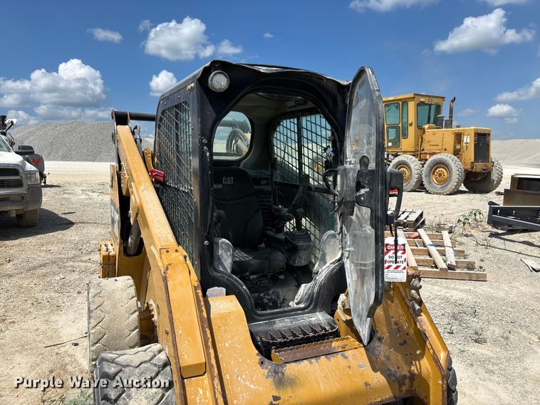 image for item FC1832 2019 Caterpillar 262D skid steer loader