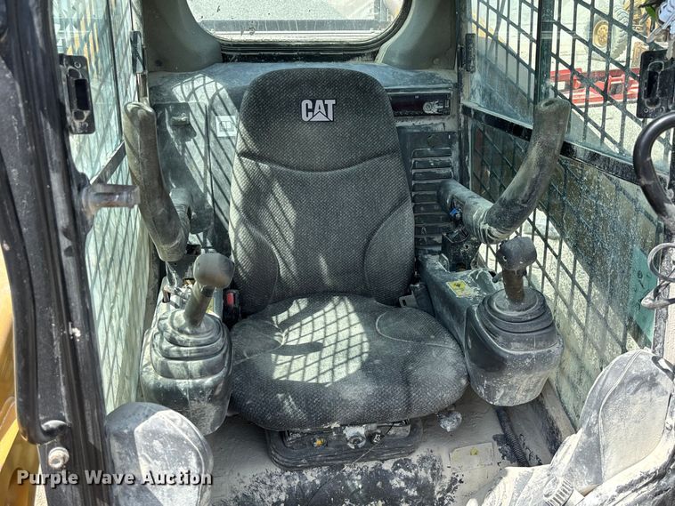 image for item FC1832 2019 Caterpillar 262D skid steer loader