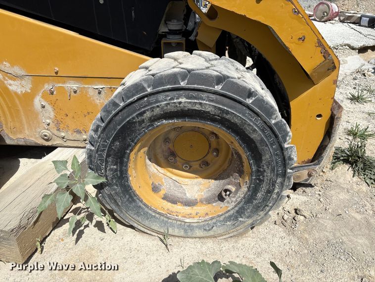 image for item FC1832 2019 Caterpillar 262D skid steer loader