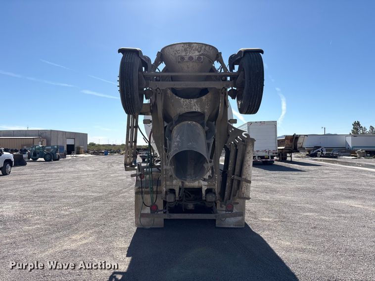 image for item FC2437 2011 Peterbilt 365 ready mix truck