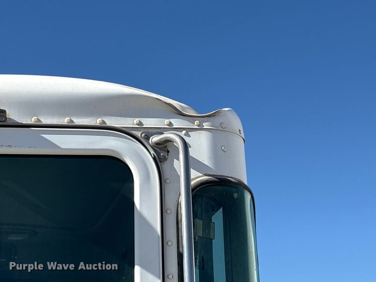 image for item FC2437 2011 Peterbilt 365 ready mix truck