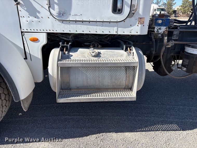 image for item FC2437 2011 Peterbilt 365 ready mix truck