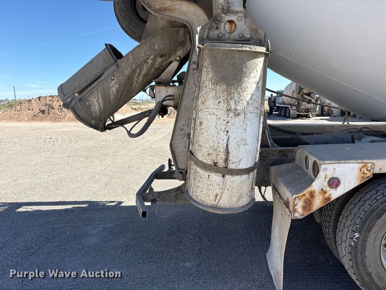 image for item FC2437 2011 Peterbilt 365 ready mix truck