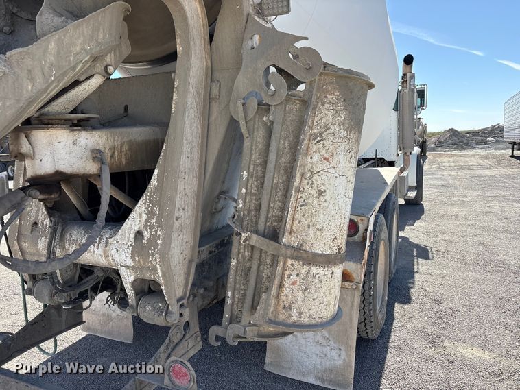 image for item FC2437 2011 Peterbilt 365 ready mix truck
