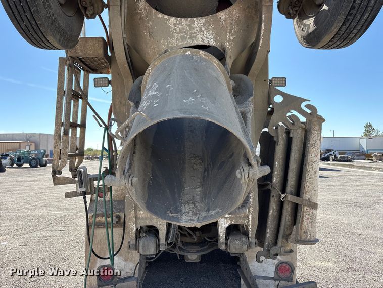 image for item FC2437 2011 Peterbilt 365 ready mix truck