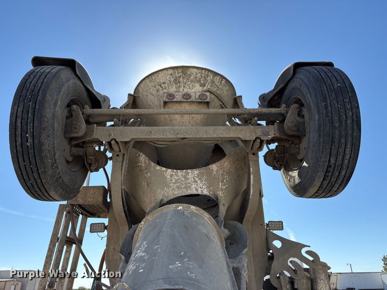 image for item FC2437 2011 Peterbilt 365 ready mix truck