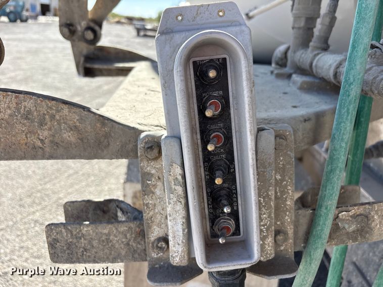 image for item FC2437 2011 Peterbilt 365 ready mix truck