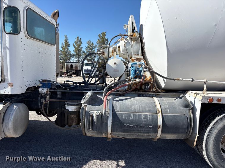 image for item FC2437 2011 Peterbilt 365 ready mix truck