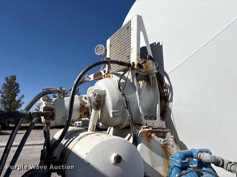 image for item FC2437 2011 Peterbilt 365 ready mix truck