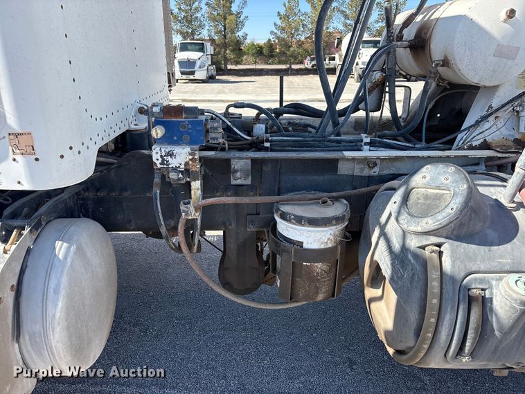 image for item FC2437 2011 Peterbilt 365 ready mix truck