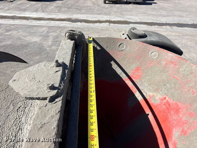 image for item FC2437 2011 Peterbilt 365 ready mix truck