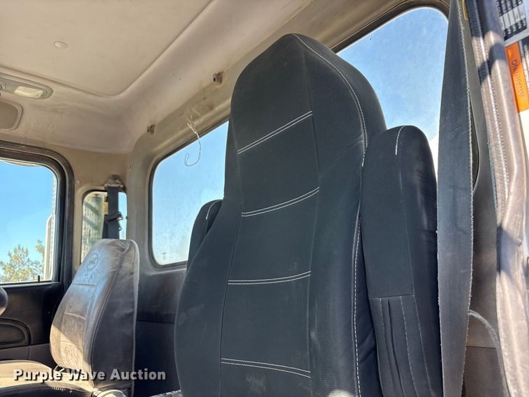 image for item FC2437 2011 Peterbilt 365 ready mix truck