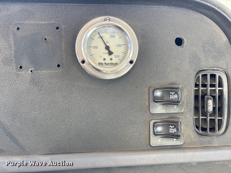 image for item FC2437 2011 Peterbilt 365 ready mix truck
