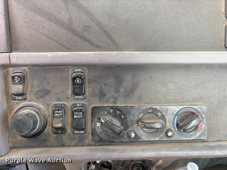 image for item FC2437 2011 Peterbilt 365 ready mix truck