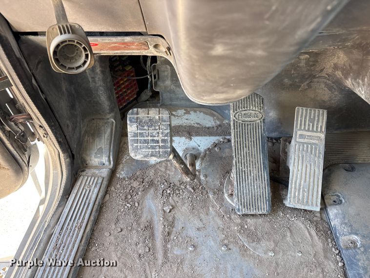 image for item FC2437 2011 Peterbilt 365 ready mix truck