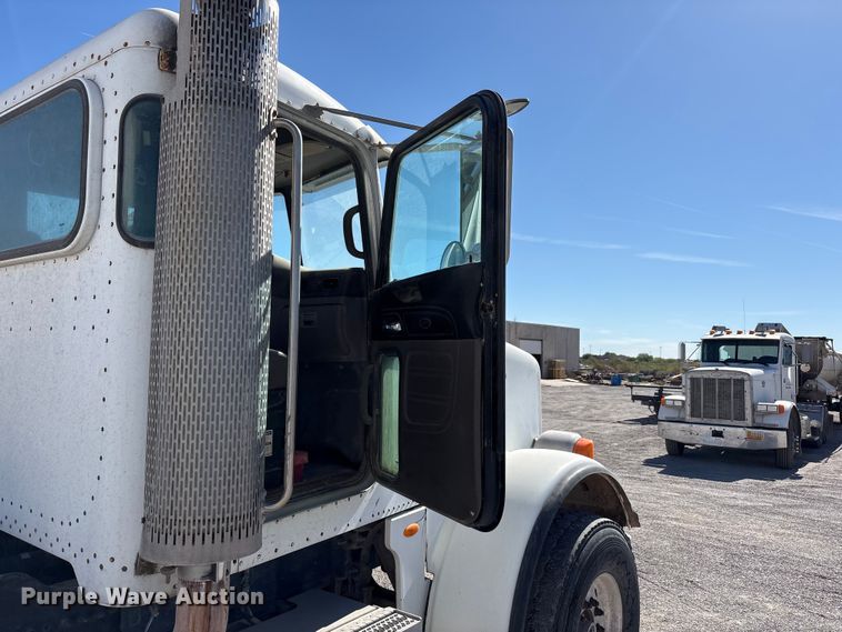 image for item FC2437 2011 Peterbilt 365 ready mix truck