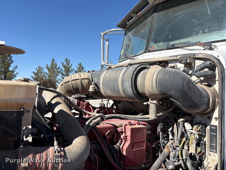 image for item FC2437 2011 Peterbilt 365 ready mix truck