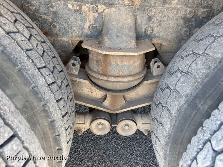 image for item FC2437 2011 Peterbilt 365 ready mix truck