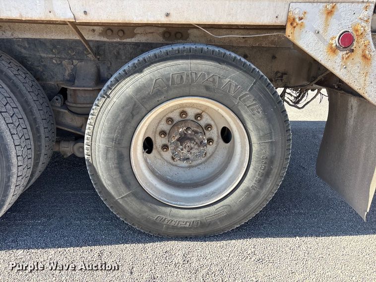 image for item FC2437 2011 Peterbilt 365 ready mix truck