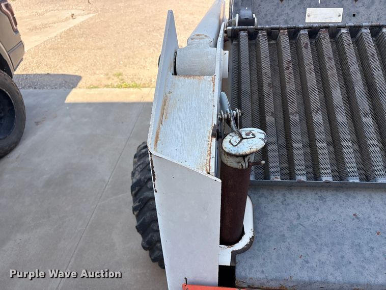 image for item FC2443 Bobcat 943 skid steer loader