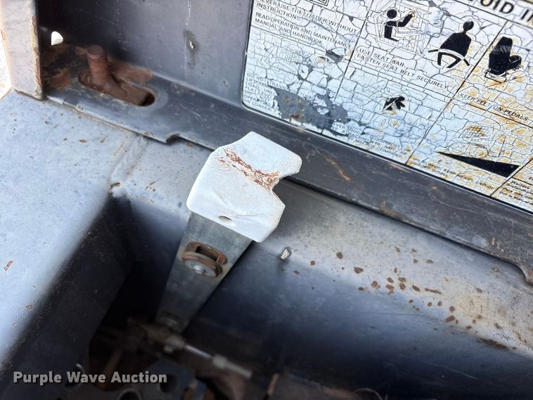 image for item FC2443 Bobcat 943 skid steer loader