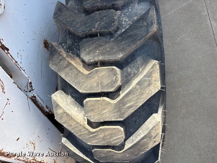 image for item FC2443 Bobcat 943 skid steer loader