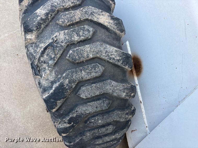 image for item FC2443 Bobcat 943 skid steer loader
