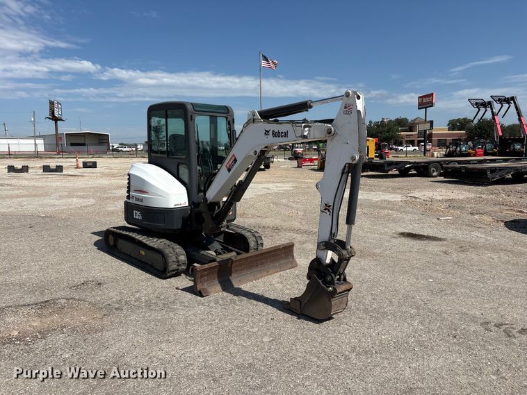 image for item FC2447 2015 Bobcat E35I mini excavator