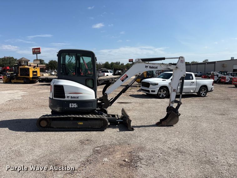 image for item FC2447 2015 Bobcat E35I mini excavator