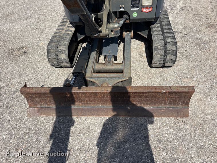 image for item FC2447 2015 Bobcat E35I mini excavator