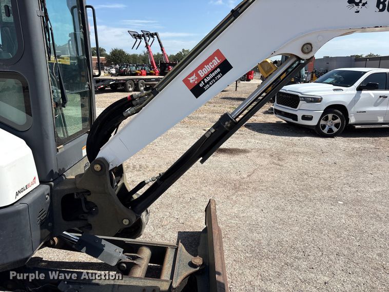 image for item FC2447 2015 Bobcat E35I mini excavator