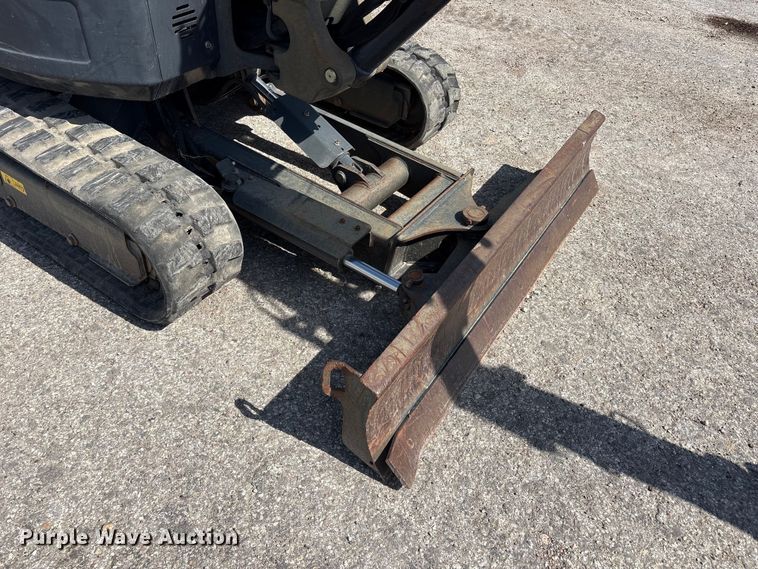 image for item FC2447 2015 Bobcat E35I mini excavator