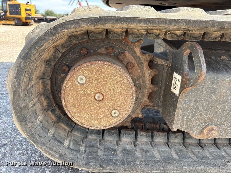 image for item FC2447 2015 Bobcat E35I mini excavator